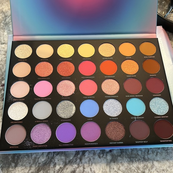 Eye shadow pallet - Picture 3 of 5